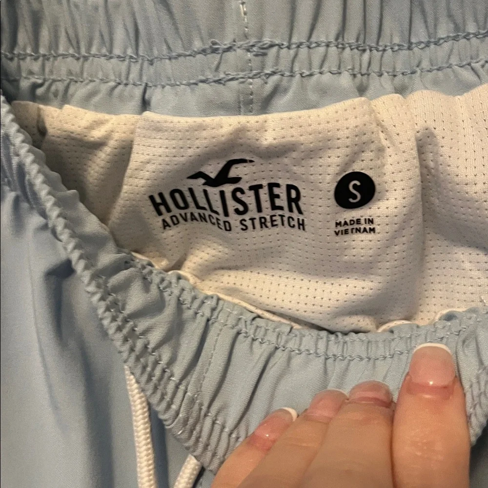 Hollister men’s swim trunks in powder blue! Size small. Like new!!5 inch inseam - Picture 3 of 4